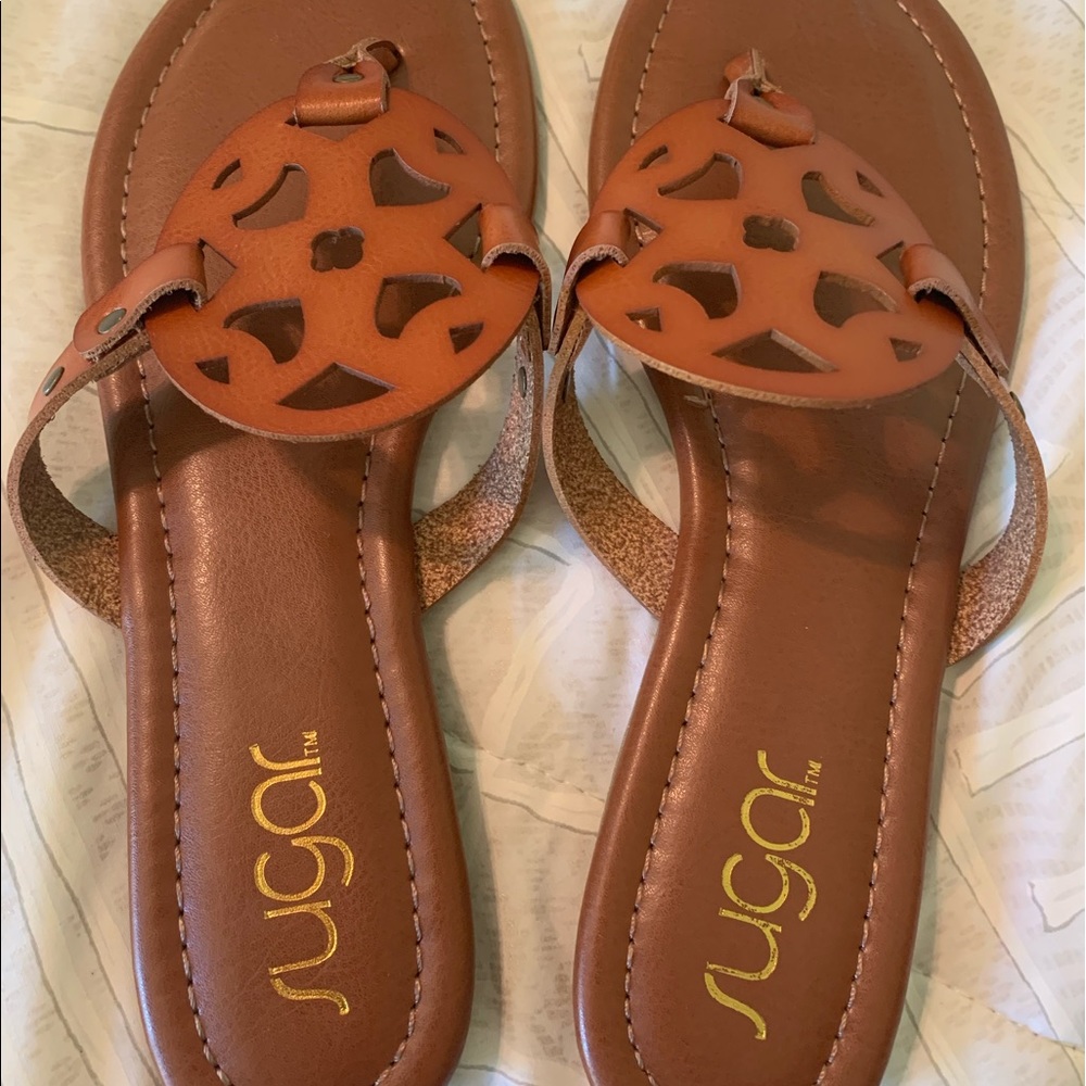 Very good quality sandals for a women.
